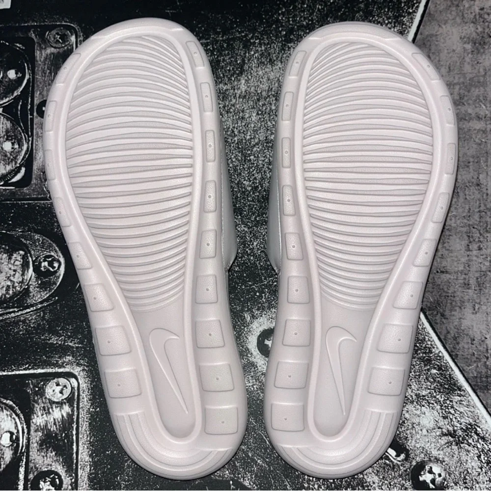 NEW Nike Slides - Picture 11 of 12